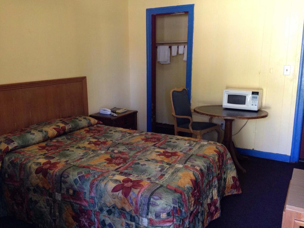 Florida Motel Gainesville Room photo