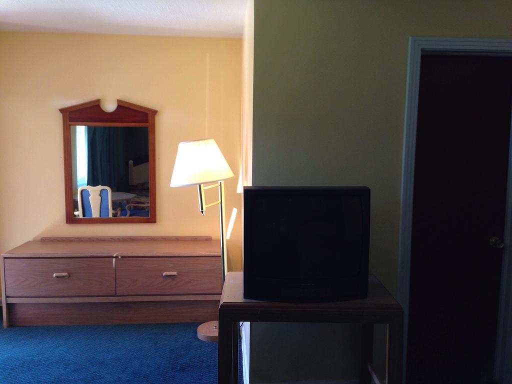 Florida Motel Gainesville Room photo