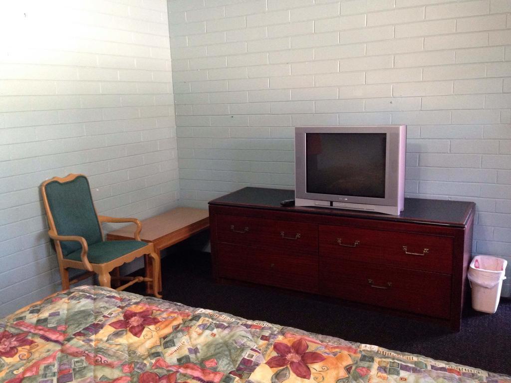Florida Motel Gainesville Room photo